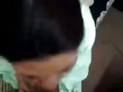 Randi Aziatische aunty zuigt en neukt