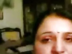 Priya aunty toont haar activa